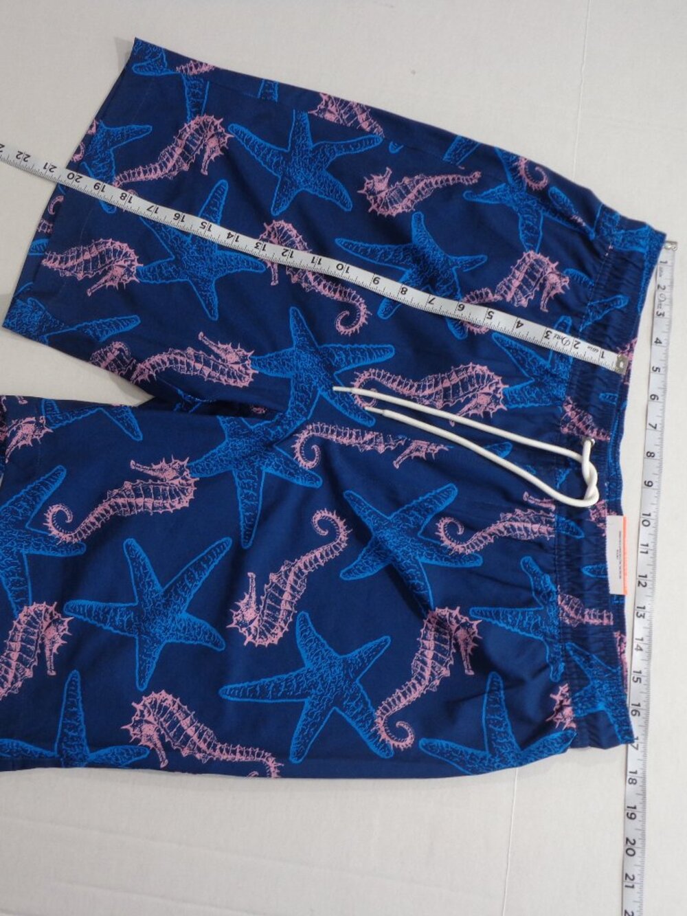 St. John's Bay Men's Large Swim Trunks Seahorse and Star Navy Blue Pink NWT - Picture 6 of 9